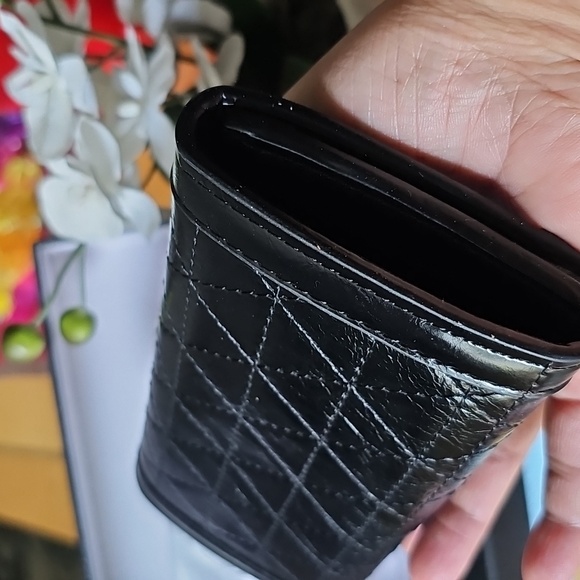 Trifold Black Quilted Leather Wallet - Picture 2 of 7